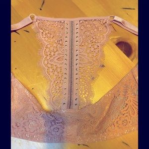 Victoria Secret 32DD NWOT, front close, bra